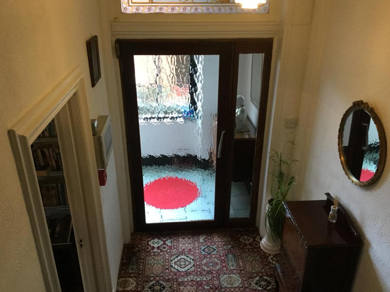 Chimneys Guest House 布莱克本 外观 照片